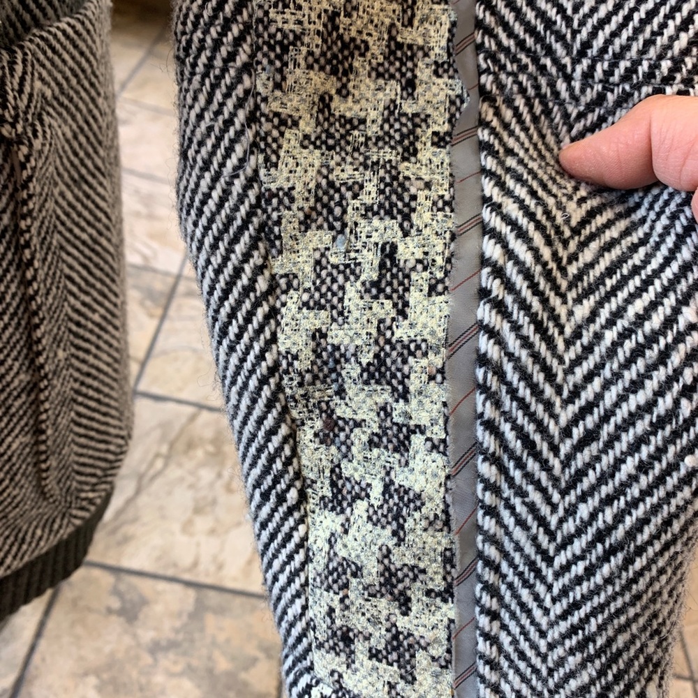Womenās jacket - Picture 3 of 8